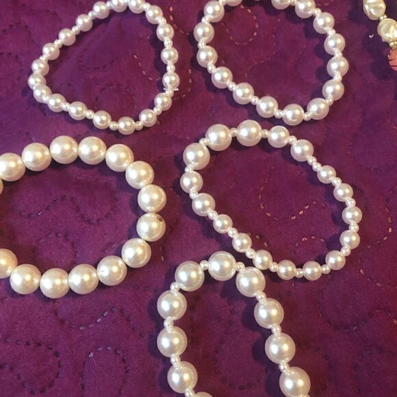 54” LONG faux pearl necklace with 5 stretchy brackets - Picture 3 of 3